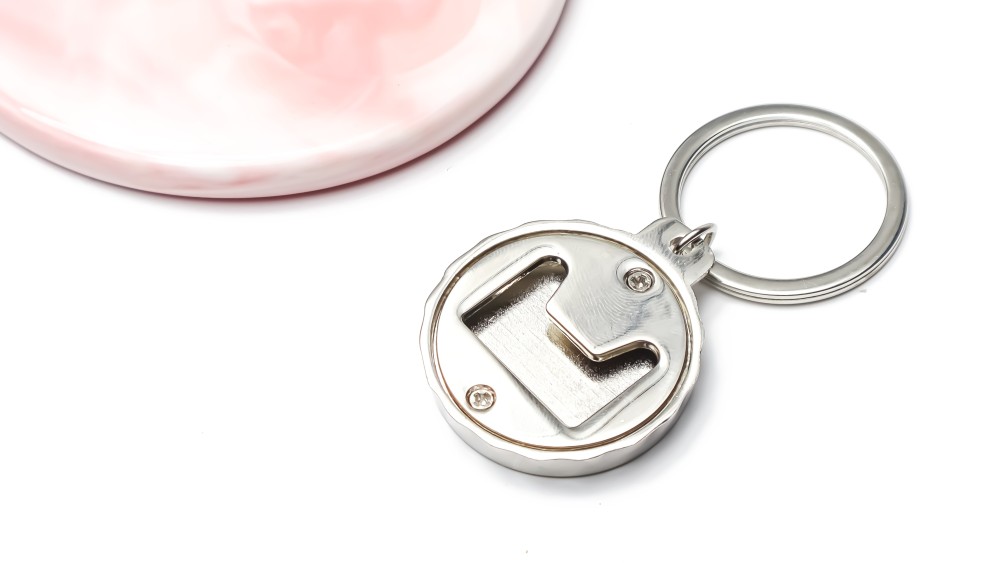 Créez, accrochez, décapsulez avec ce porte-clés personnalisable 27 mm