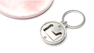 Créez, accrochez, décapsulez avec ce porte-clés personnalisable 27 mm