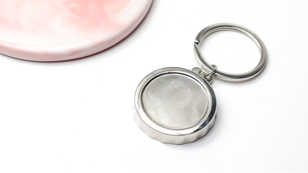 Créez, accrochez, décapsulez avec ce porte-clés personnalisable 27 mm