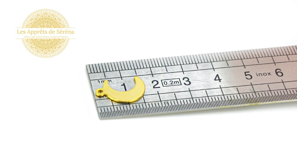 pendentif lune dorée