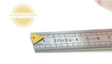 triangle acier doré