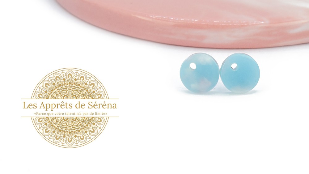 Paire de puces ou clous d'oreille en acétate de cellulose bleu ciel