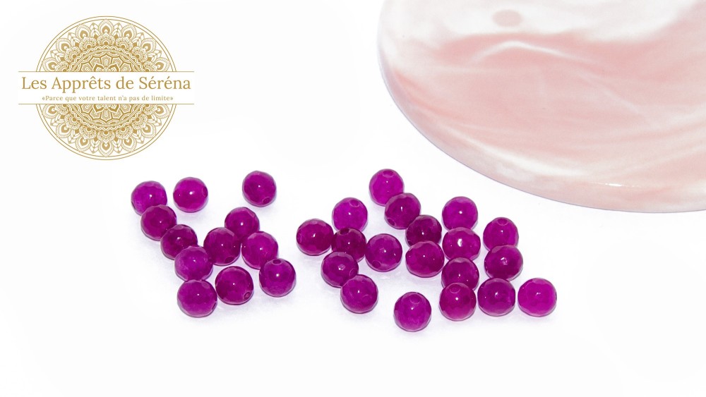 en jade blanc teinté violet