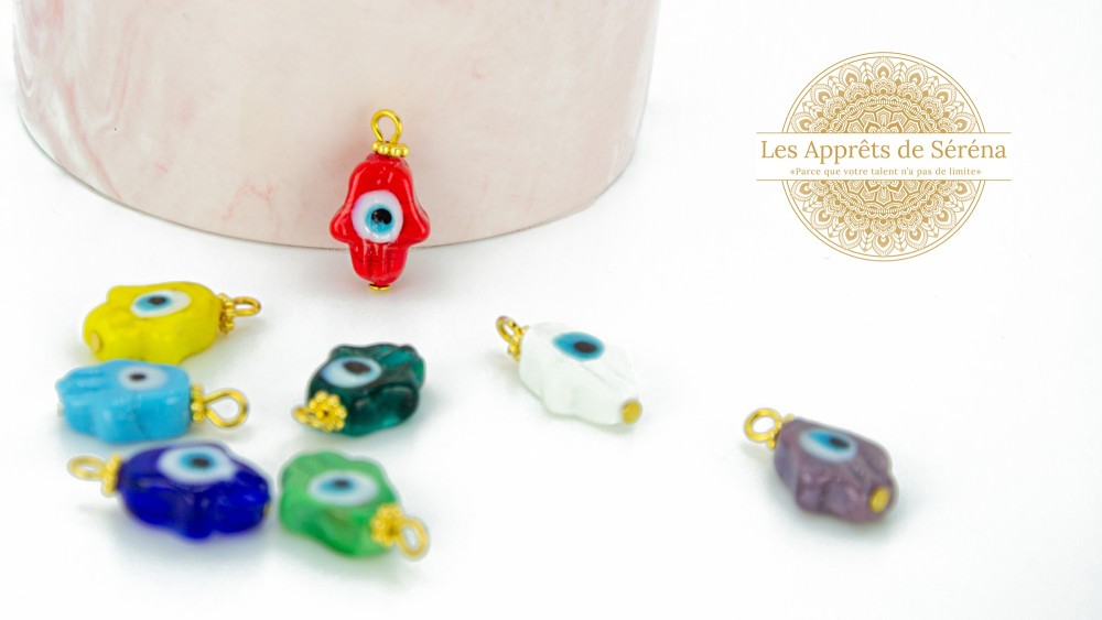 Pendentif main porte-bonheur ou main Hamsa