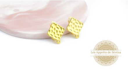 Paire de clips d'oreille losange effet martelé en zamak doré
