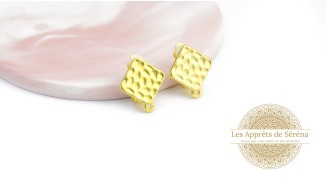 Paire de clips d'oreille losange effet martelé en zamak doré