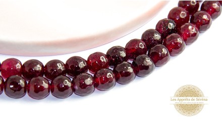 30 Perles à facettes 6mm en jade naturelle teintée bordeaux