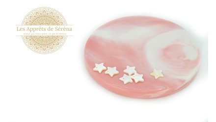 10 pendentifs étoiles 10mm en nacre