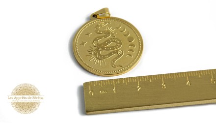 Pendentif rond médaille serpent