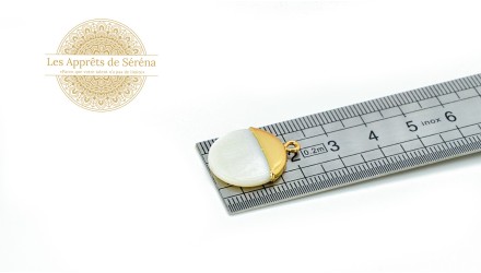 pendentif nacre et laiton