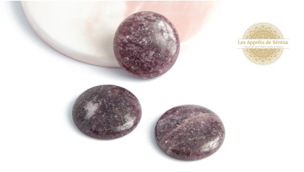 Cabochon en lépidolite