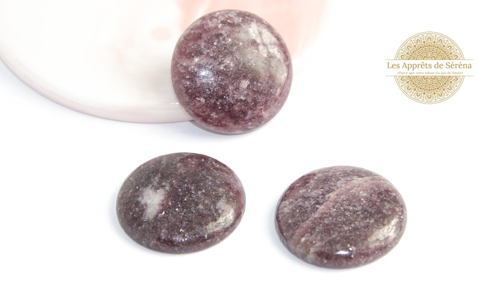 Cabochon en lépidolite naturelle