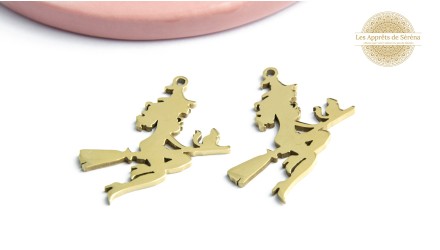 Pendentif sorcière sur son balai en acier plaqué or 18K
