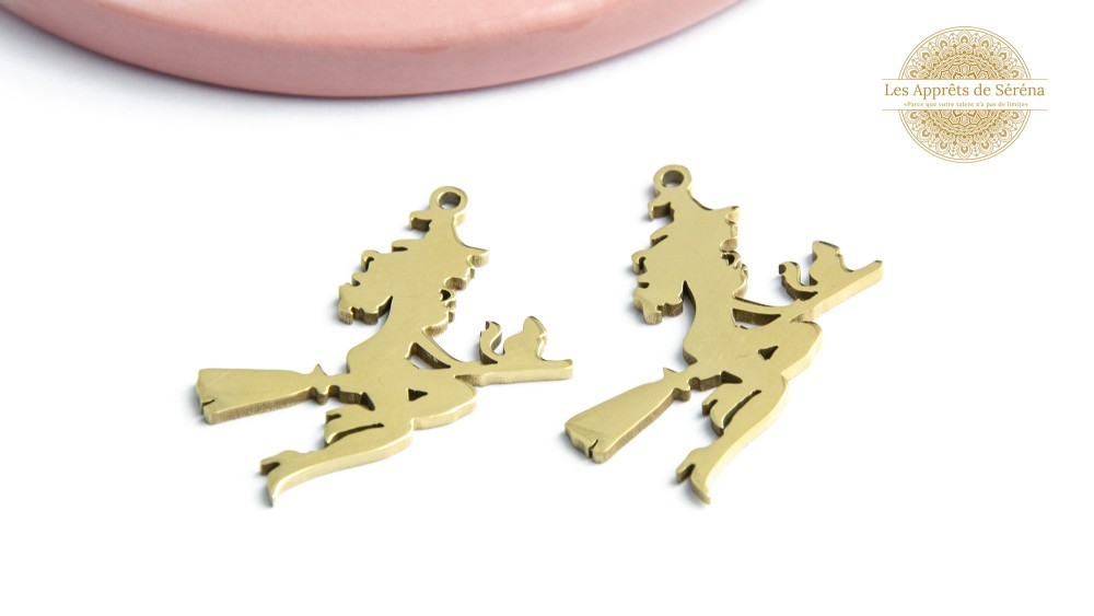 Pendentif sorcière sur son balai