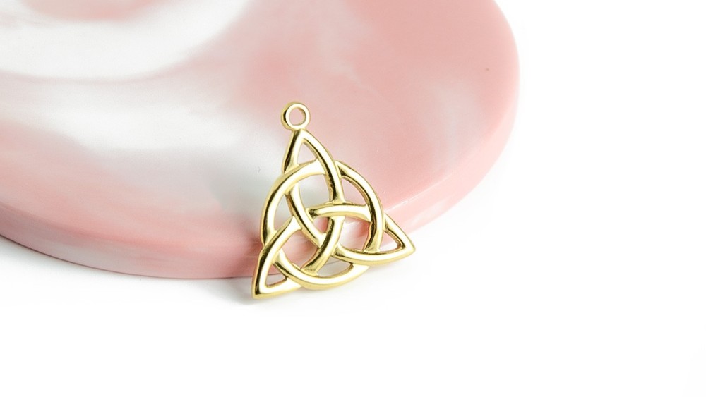 Pendentif Triskel acier inoxydable plaqué or 18K