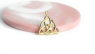 Pendentif Triskel acier inoxydable plaqué or 18K
