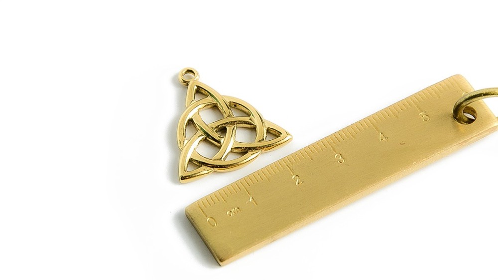Pendentif Triskel acier inoxydable plaqué or 18K