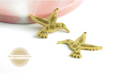 pendentif ouvragé motif oiseau en acier plaqué inoxydable or