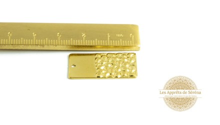 Pendentif rectangle textturé en acier inoxydable plaqué or 18k