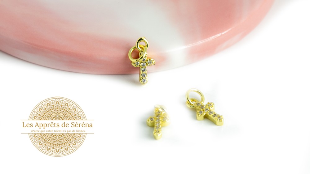 Mini charms croix en laiton plaqué or pour création bijoux fins