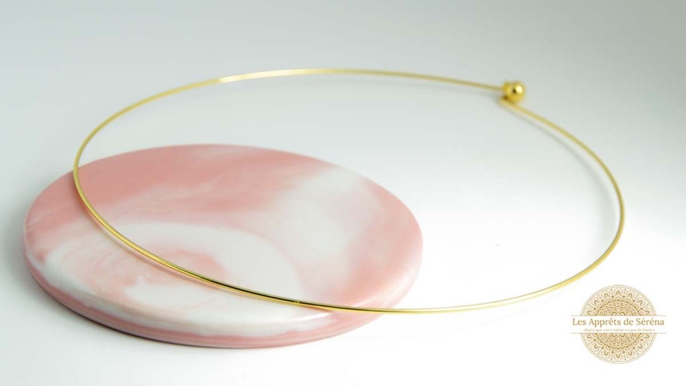 Support collier torque en laiton couleur or