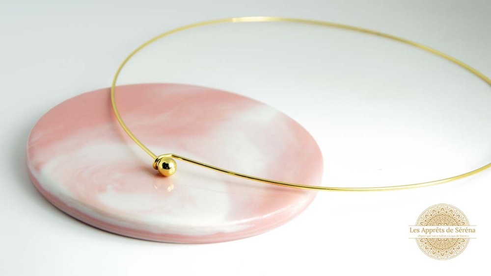 Support collier torque en laiton couleur or