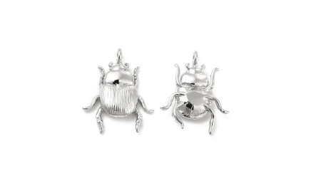 Pendentif scarabée en laiton plaqué
