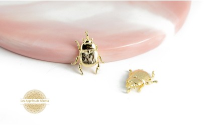 Pendentif fin scarabée Egyptien en laiton plaqué or 18k pour créations