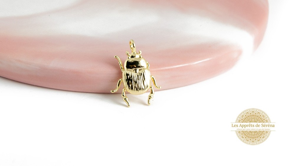 Pendentif fin scarabée Egyptien en laiton plaqué or 18k pour créations