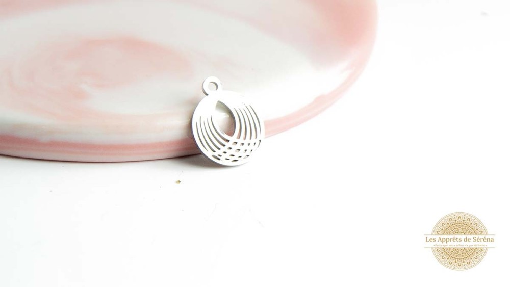 Pendentif rond volute