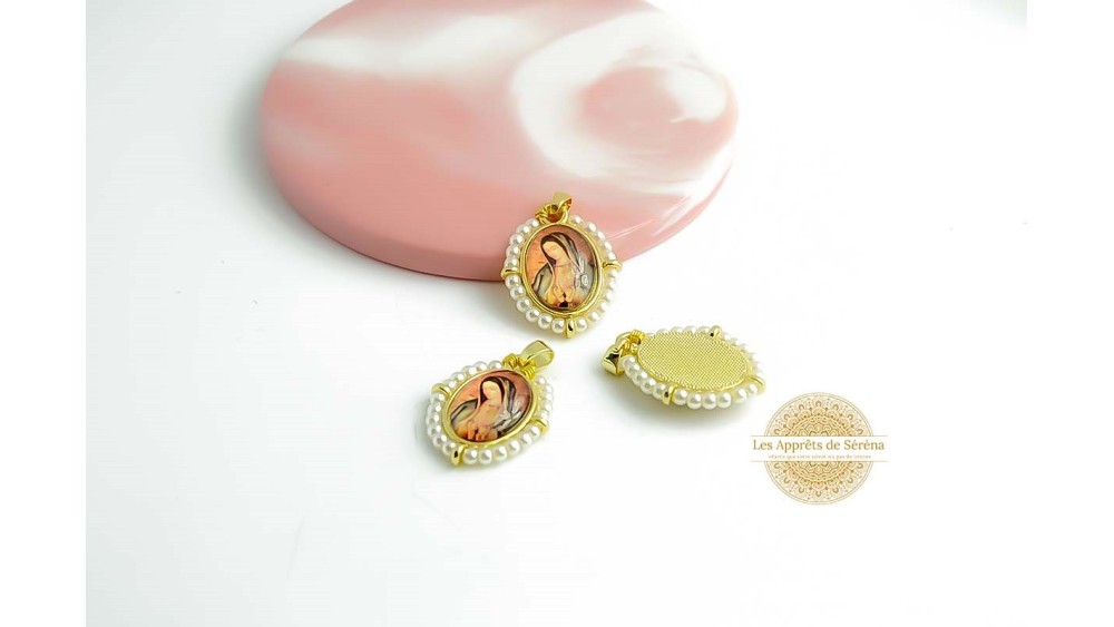 Médaille religieuse émaillée 28x22mm laiton plaqué or 18k