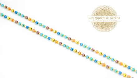 chaine perlée bleue