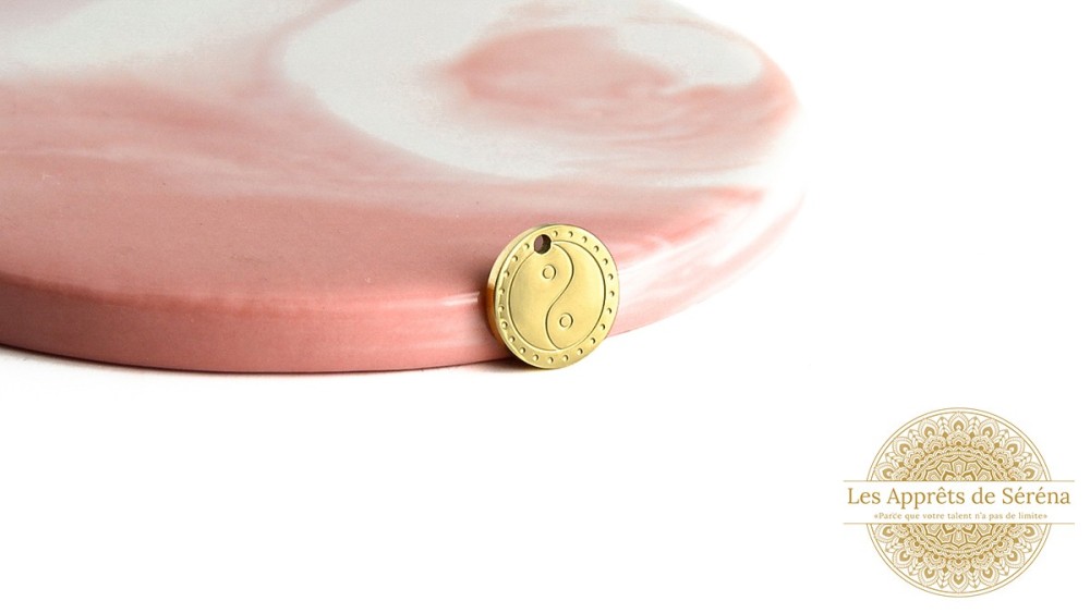 Pendentif yin yang acier plaqué or 18k petite médaille acier