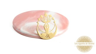 Pendentif yoga lotus en acier inoxydable couleur or