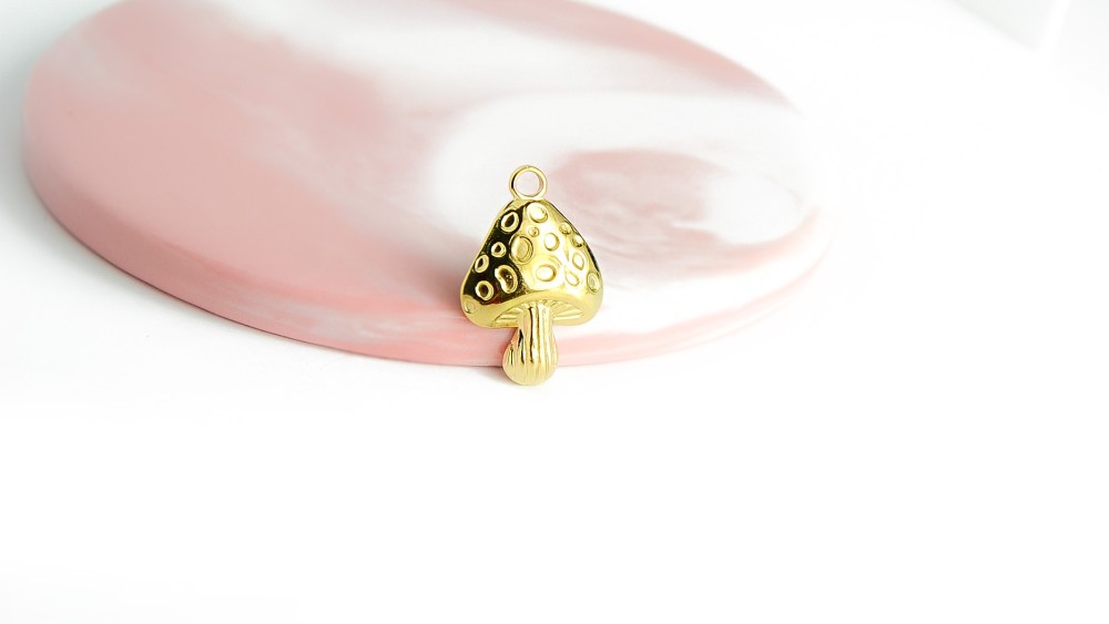 Pendentif champignon en acier inoxydable plaqué or 18k
